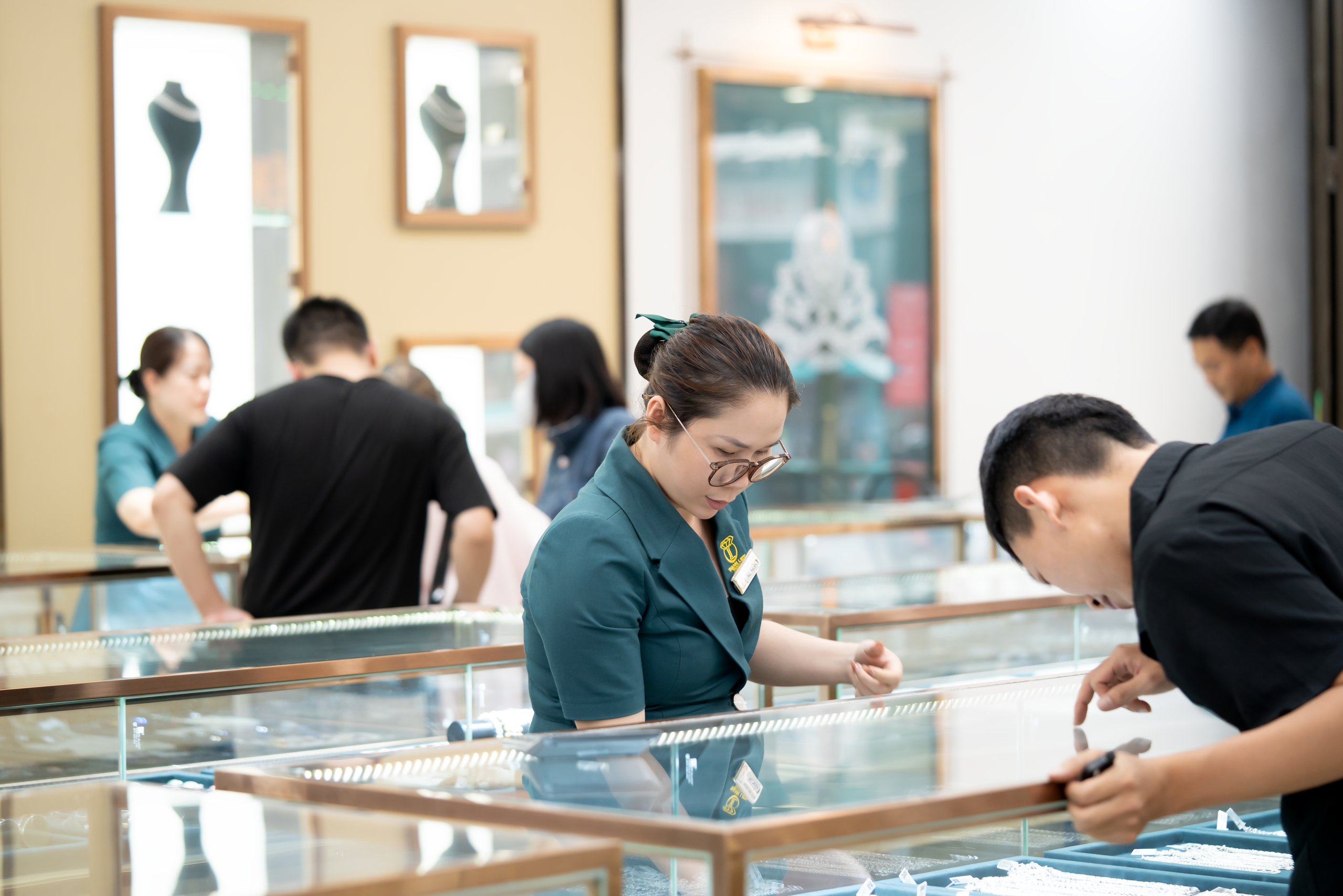 Có Nên Mua Vàng Thời Điểm Này? Phân Tích Đa Chiều Xu Hướng Thị Trường Mới Nhất